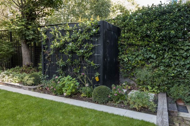 Elegant graceful outdoor stylish entertainment space, a garden design project in Notting Hill, designed by Maitanne Hunt and constructed by the Garden Builders.