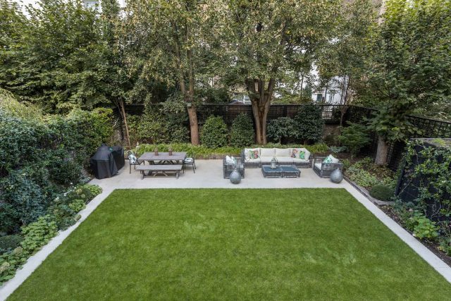 Elegant graceful outdoor stylish entertainment space, a garden design project in Notting Hill, designed by Maitanne Hunt and constructed by the Garden Builders.