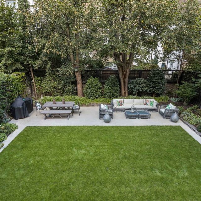 Elegant graceful outdoor stylish entertainment space, a garden design project in Notting Hill, designed by Maitanne Hunt and constructed by the Garden Builders.