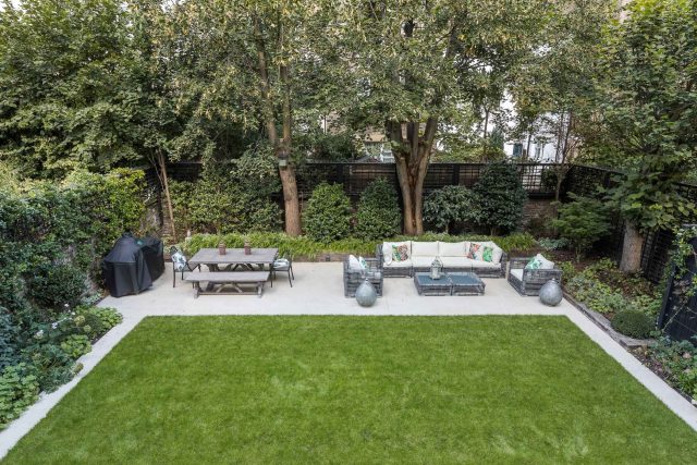 Elegant graceful outdoor stylish entertainment space, a garden design project in Notting Hill, designed by Maitanne Hunt and constructed by the Garden Builders.