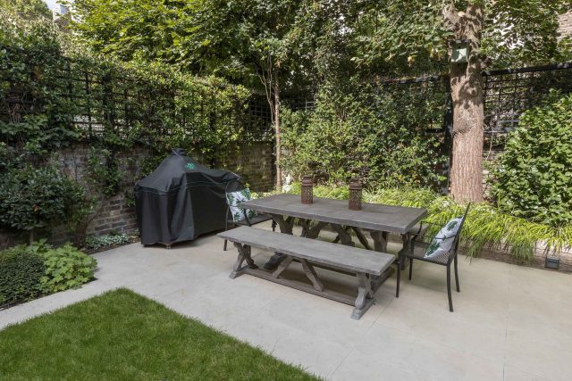 Elegant graceful outdoor stylish entertainment space, a garden design project in Notting Hill, designed by Maitanne Hunt and constructed by the Garden Builders.