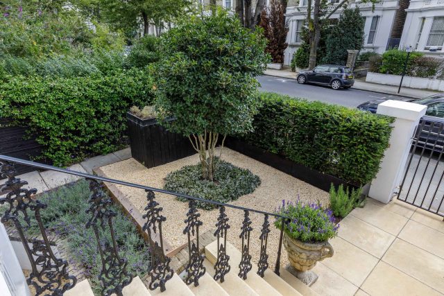 Elegant graceful outdoor stylish entertainment space, a garden design project in Notting Hill, designed by Maitanne Hunt and constructed by the Garden Builders.