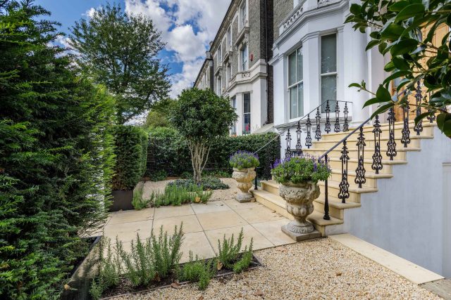 Elegant graceful outdoor stylish entertainment space, a garden design project in Notting Hill, designed by Maitanne Hunt and constructed by the Garden Builders.