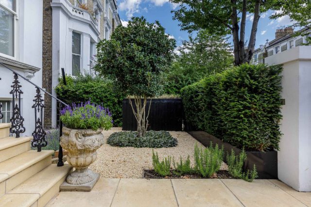 Elegant graceful outdoor stylish entertainment space, a garden design project in Notting Hill, designed by Maitanne Hunt and constructed by the Garden Builders.