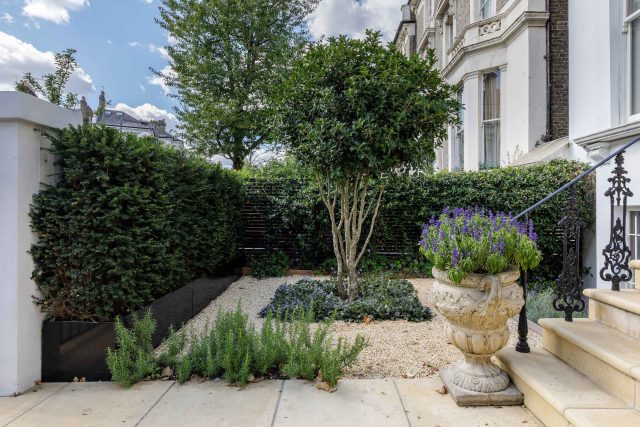 Elegant graceful outdoor stylish entertainment space, a garden design project in Notting Hill, designed by Maitanne Hunt and constructed by the Garden Builders.