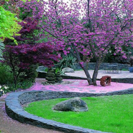 Garden Design Putney designed by Roberto Silva commissioned to construct this truly dynamic and iconic garden in Putney London, one of the best designed garden.