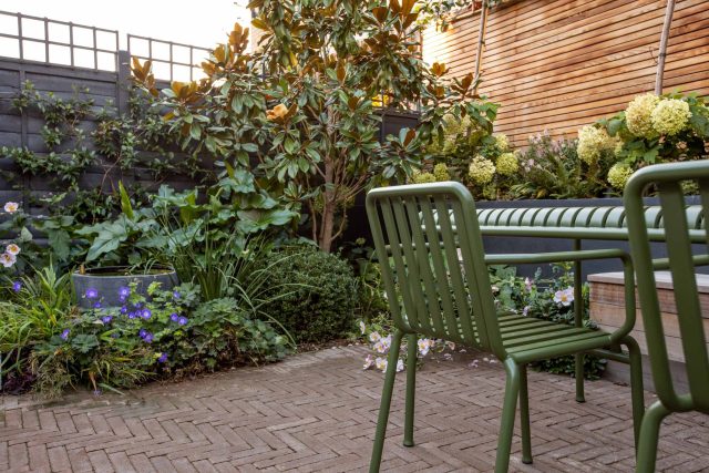 This garden design was done in-house by The Garden Builders. A small garden based in the South London, Kennington to be specific. The client was delighted.