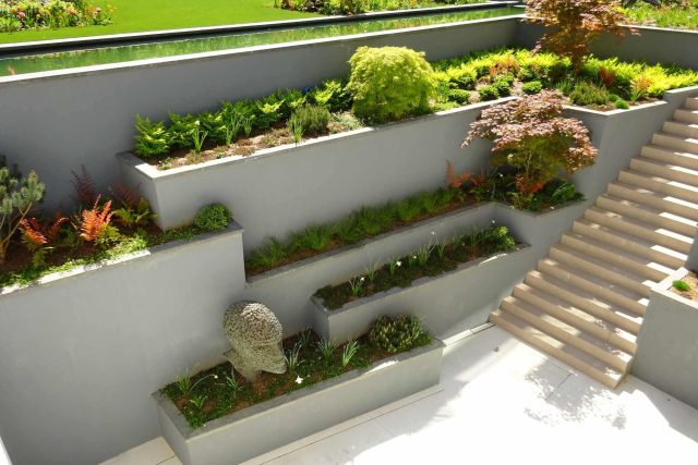Contemporary garden Kingston Surrey, designed to exuding modern glamour with entertaining and activity space, geometric striking lines, architectural space.