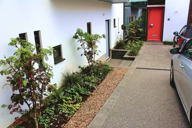 Garden Design Golders Green Strict, linear geometry gives way to a gently curving, hoggin path around the house vibrant relaxing space designed by Lynne Marcus.
