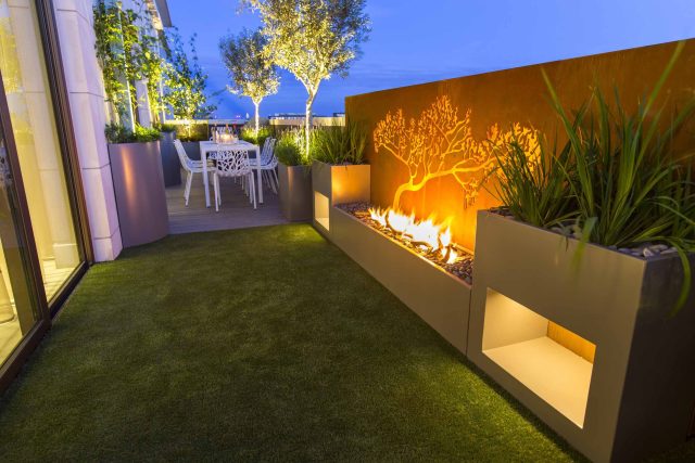 Roof Terrace Design St John's Wood London, by The Garden Buidlers artificial grass, artificial decking and cladding, roof garden to created sunset silhouettes.