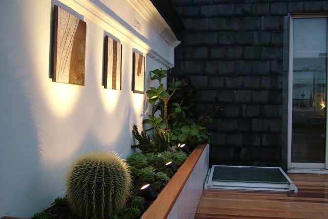 Kensington Roof Garden Terrace roof top designer by Andy Sturgeon combines timber and mixed planting to the highest level creating a beautiful roof top space.