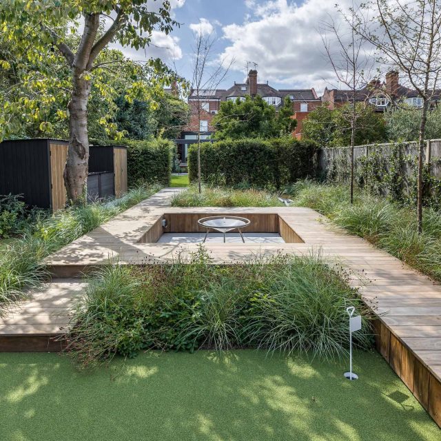 Garden designer contemporary family garden Chiswick friendly space decking, dining table, an aluminum pergola in powder-coated finish, a cozy and warm outlook.