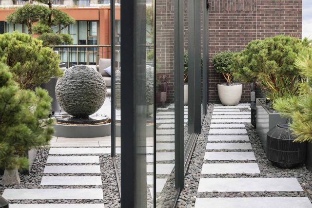 Roof Terrace Designer Mayfair, central London apartment, is arguably the most prestigious penthouse garden to echo the building and area, roof terrace design.