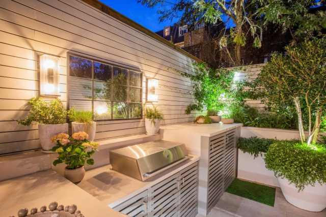 A brilliant design & build for this Small Garden in the heart of Clapham which encompasses a contemporary feel wash of vibrant colours landscaping company.