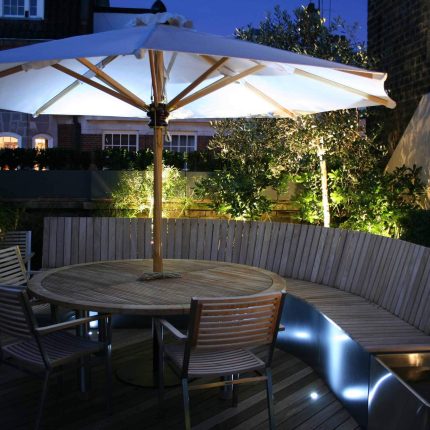 Contemporary Roof Terrace garden designer in Baker Street Marylebone, a stunning water feature curved bench cladded in iroko to create an illusion of space.