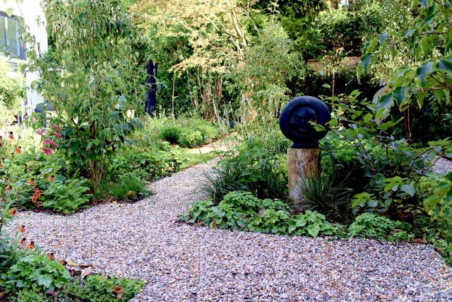 Garden Design Golders Green Strict, linear geometry gives way to a gently curving, hoggin path around the house vibrant relaxing space designed by Lynne Marcus.