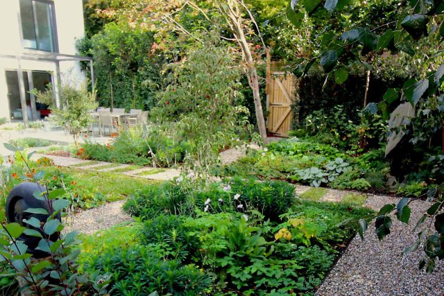 Garden Design Golders Green Strict, linear geometry gives way to a gently curving, hoggin path around the house vibrant relaxing space designed by Lynne Marcus.
