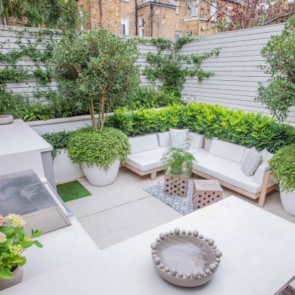 A brilliant design & build for this Small Garden in the heart of Clapham which encompasses a contemporary feel wash of vibrant colours landscaping company.