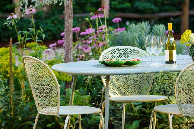 A beautiful Garden design in Esher Surrey which is becoming an increasingly popular spot for garden and landscape designs for The Garden Builders in recent year.