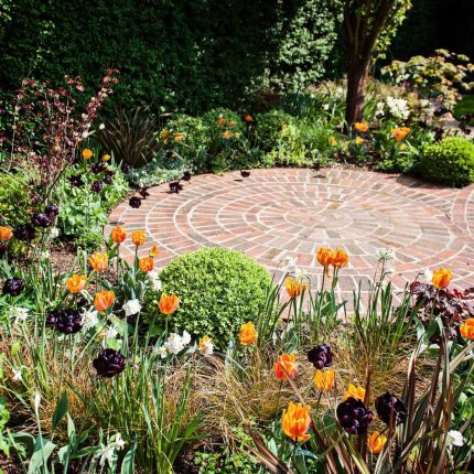 Garden planting ideas from consulting on the plant choice to construction and planting by specialist garden landscape design consultants.