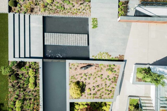 Contemporary garden Kingston Surrey, designed to exuding modern glamour with entertaining and activity space, geometric striking lines, architectural space.