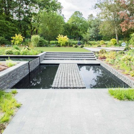 Contemporary garden Kingston Surrey, designed to exuding modern glamour with entertaining and activity space, geometric striking lines, architectural space.