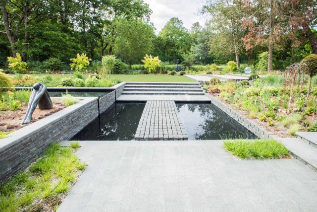 Contemporary garden Kingston Surrey, designed to exuding modern glamour with entertaining and activity space, geometric striking lines, architectural space.