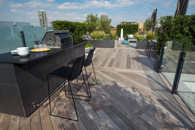 Bermondsey roof terrace Southwark in South London, The roof terrace belongs to the penthouse apartment and the brief was to create a contemporary roof terraced.