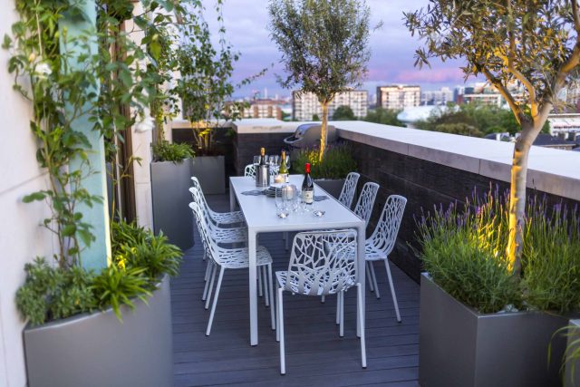Roof Terrace Design St John's Wood London, by The Garden Buidlers artificial grass, artificial decking and cladding, roof garden to created sunset silhouettes.
