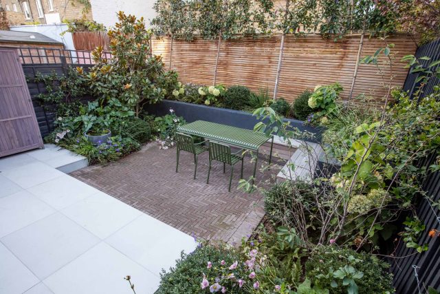 This garden design was done in-house by The Garden Builders. A small garden based in the South London, Kennington to be specific. The client was delighted.