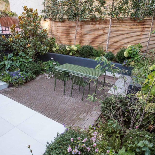 This garden design was done in-house by The Garden Builders. A small garden based in the South London, Kennington to be specific. The client was delighted.