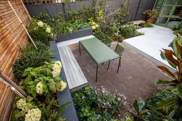 This garden design was done in-house by The Garden Builders. A small garden based in the South London, Kennington to be specific. The client was delighted.