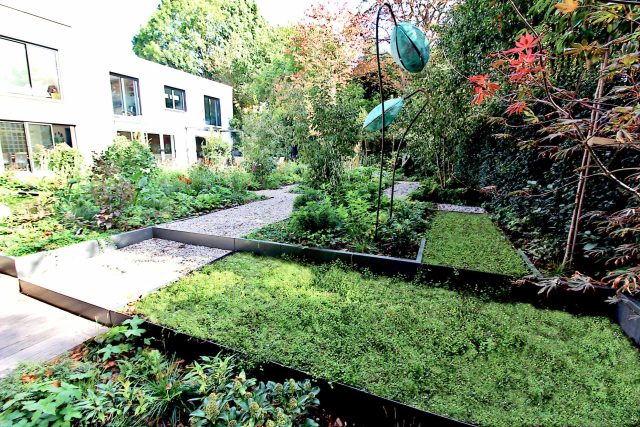 Garden Design Golders Green Strict, linear geometry gives way to a gently curving, hoggin path around the house vibrant relaxing space designed by Lynne Marcus.