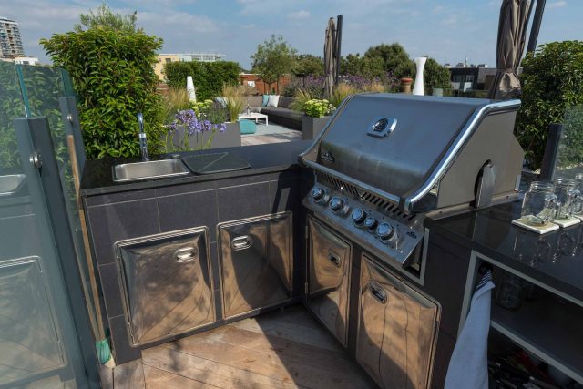 Bermondsey roof terrace Southwark in South London, The roof terrace belongs to the penthouse apartment and the brief was to create a contemporary roof terraced.