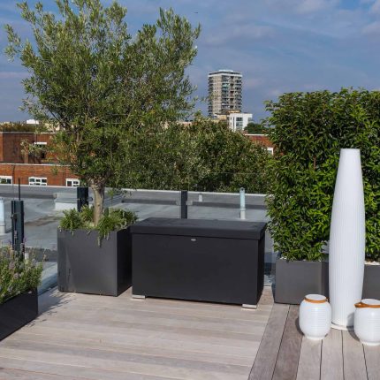 Bermondsey roof terrace Southwark in South London, The roof terrace belongs to the penthouse apartment and the brief was to create a contemporary roof terraced.