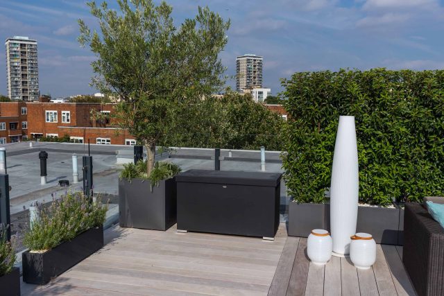 Bermondsey roof terrace Southwark in South London, The roof terrace belongs to the penthouse apartment and the brief was to create a contemporary roof terraced.