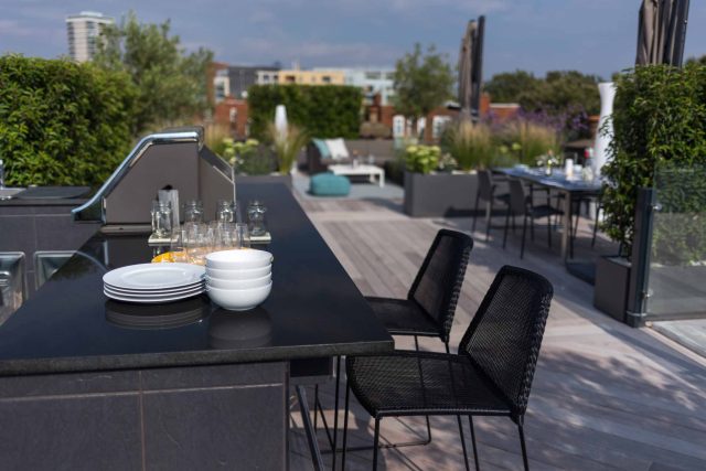 Bermondsey roof terrace Southwark in South London, The roof terrace belongs to the penthouse apartment and the brief was to create a contemporary roof terraced.