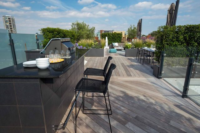 Bermondsey roof terrace Southwark in South London, The roof terrace belongs to the penthouse apartment and the brief was to create a contemporary roof terraced.