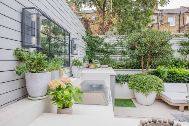 A brilliant design & build for this Small Garden in the heart of Clapham which encompasses a contemporary feel wash of vibrant colours landscaping company.