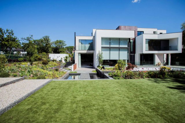 Contemporary garden Kingston Surrey, designed to exuding modern glamour with entertaining and activity space, geometric striking lines, architectural space.