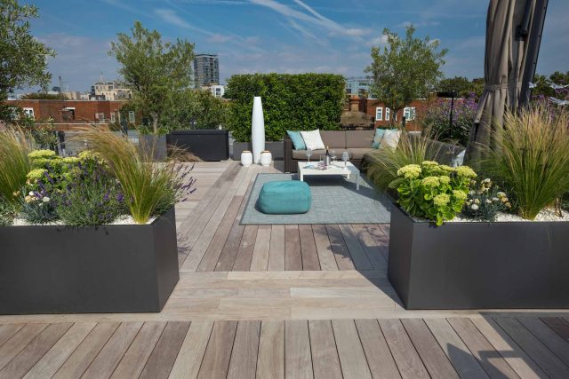 Bermondsey roof terrace Southwark in South London, The roof terrace belongs to the penthouse apartment and the brief was to create a contemporary roof terraced.
