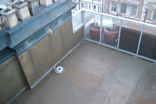 Kensington Roof Garden Terrace roof top designer by Andy Sturgeon combines timber and mixed planting to the highest level creating a beautiful roof top space.