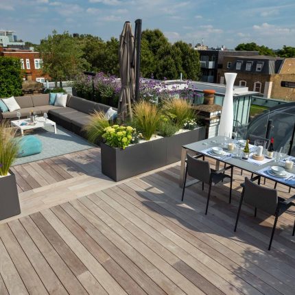 Bermondsey roof terrace Southwark in South London, The roof terrace belongs to the penthouse apartment and the brief was to create a contemporary roof terraced.
