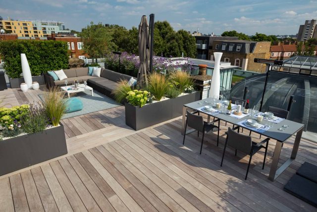 Bermondsey roof terrace Southwark in South London, The roof terrace belongs to the penthouse apartment and the brief was to create a contemporary roof terraced.