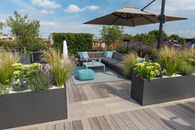 Bermondsey roof terrace Southwark in South London, The roof terrace belongs to the penthouse apartment and the brief was to create a contemporary roof terraced.