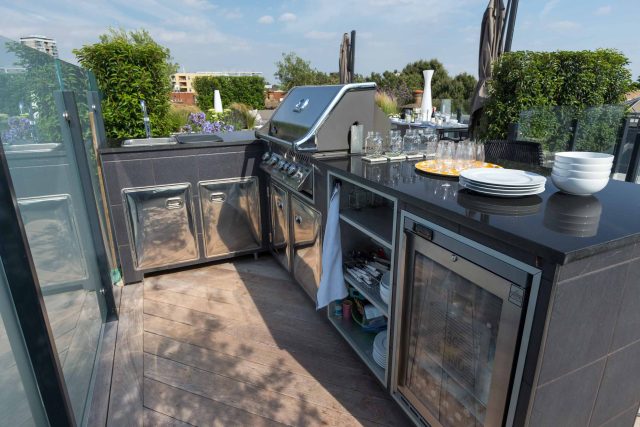 Bermondsey roof terrace Southwark in South London, The roof terrace belongs to the penthouse apartment and the brief was to create a contemporary roof terraced.