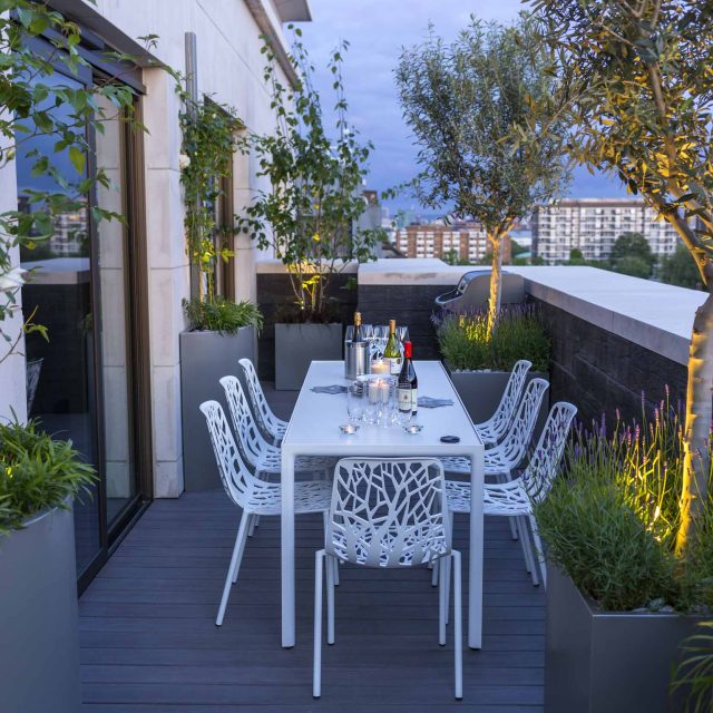 Roof Terrace Design St John's Wood London, by The Garden Buidlers artificial grass, artificial decking and cladding, roof garden to created sunset silhouettes.
