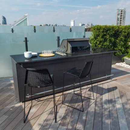 Bermondsey roof terrace Southwark in South London, The roof terrace belongs to the penthouse apartment and the brief was to create a contemporary roof terraced.