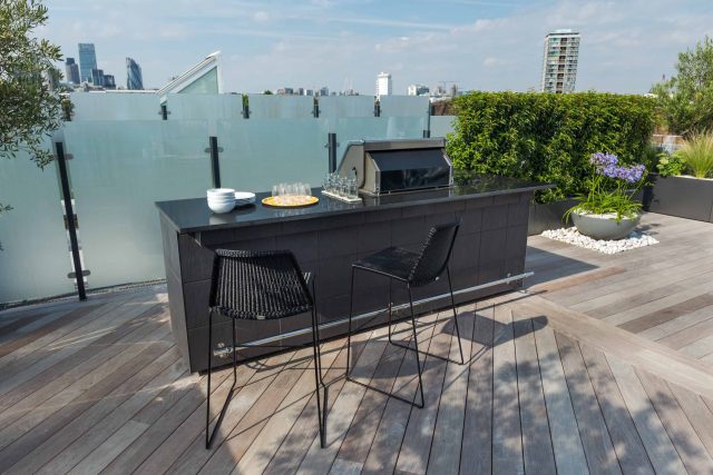 Bermondsey roof terrace Southwark in South London, The roof terrace belongs to the penthouse apartment and the brief was to create a contemporary roof terraced.