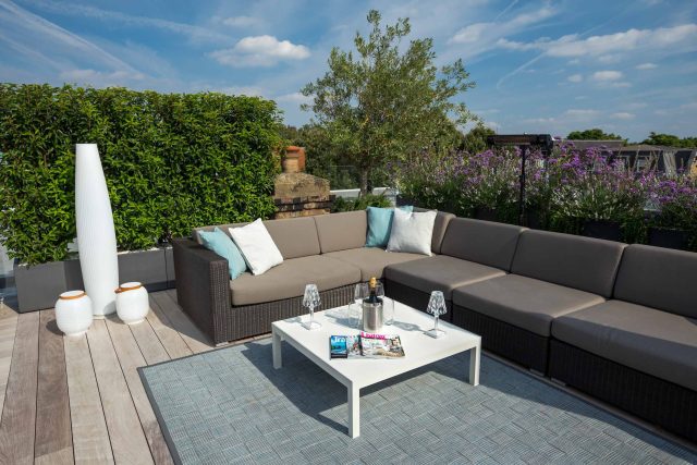 Bermondsey roof terrace Southwark in South London, The roof terrace belongs to the penthouse apartment and the brief was to create a contemporary roof terraced.